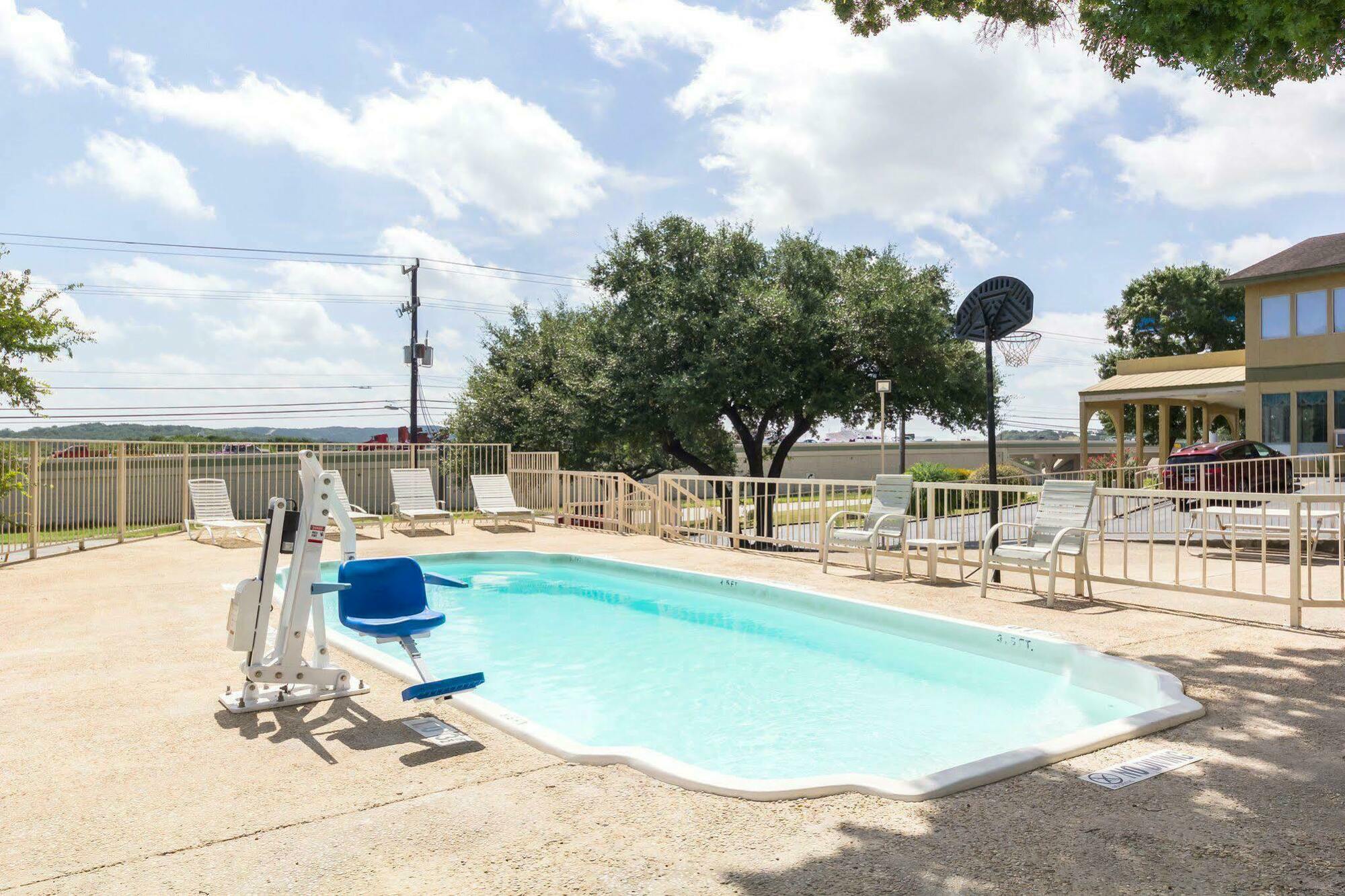 Hillview Inn At Six Flags Fiesta San Antonio Exteriör bild