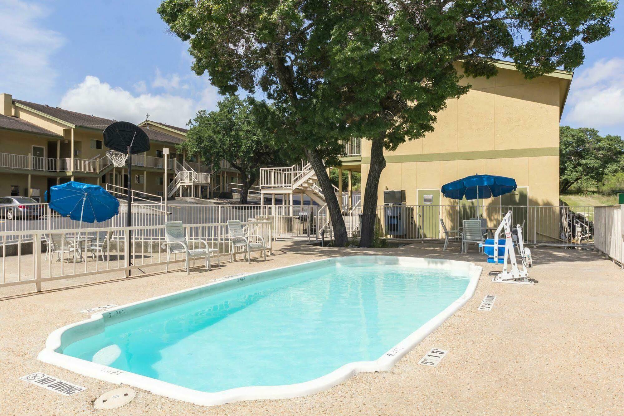 Hillview Inn At Six Flags Fiesta San Antonio Exteriör bild